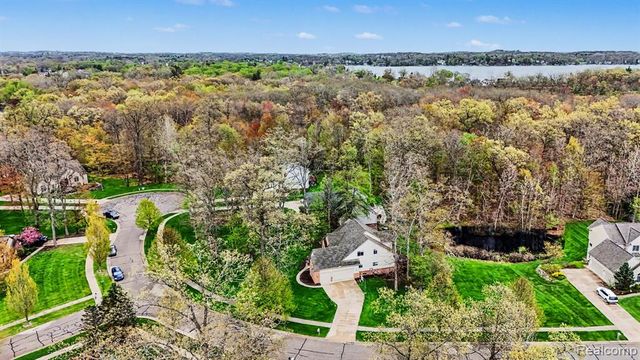 1865 Elkridge Circle, Highland, MI 48356