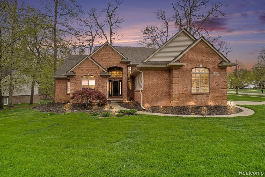 1865 Elkridge Circle, Highland, MI 48356