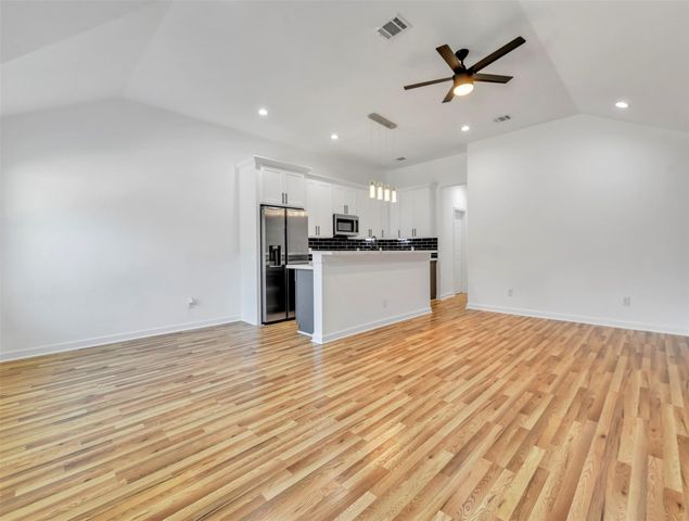 7323 Iwo Jima Road A, Houston, TX 77033