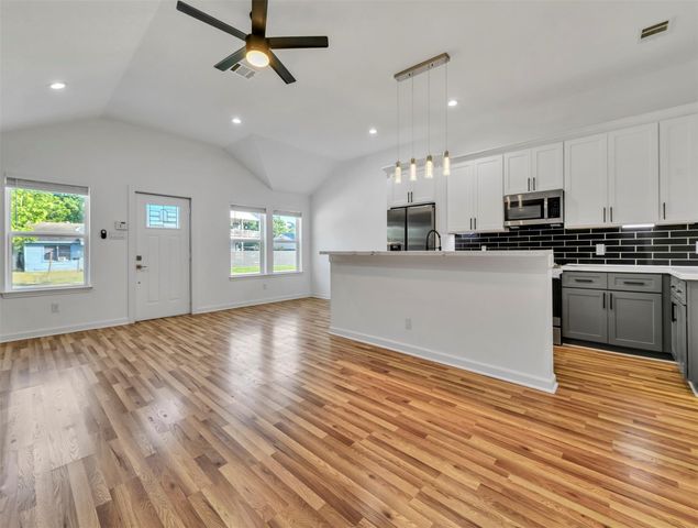 7323 Iwo Jima Road A, Houston, TX 77033