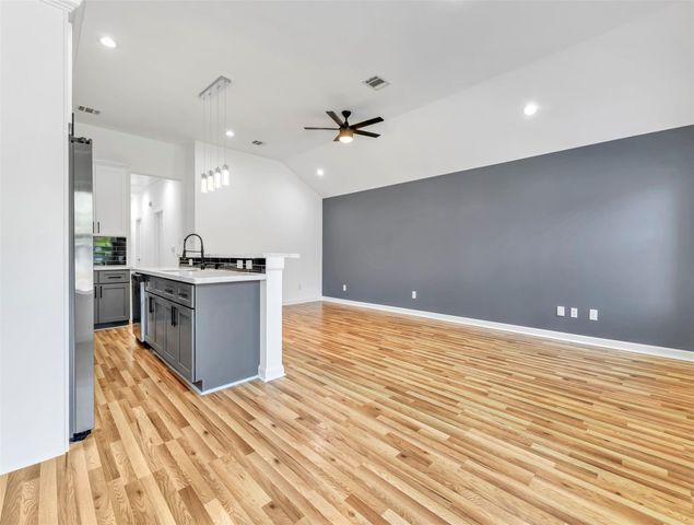 7323 Iwo Jima Road A, Houston, TX 77033