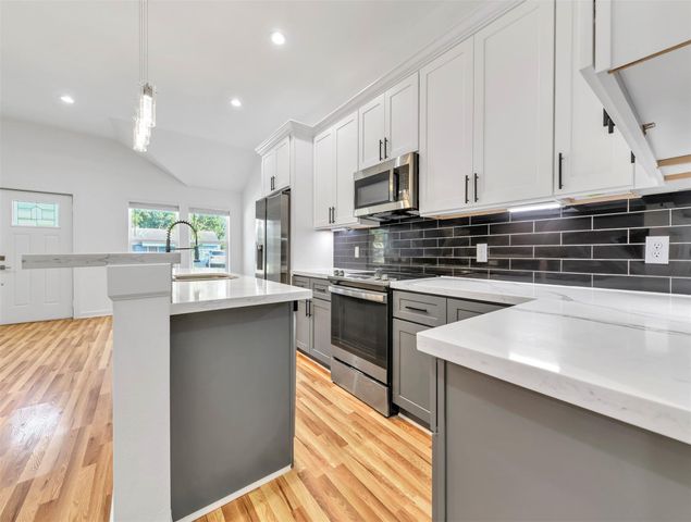 7323 Iwo Jima Road A, Houston, TX 77033