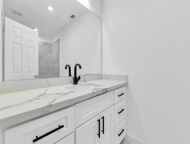 7323 Iwo Jima Road A, Houston, TX 77033