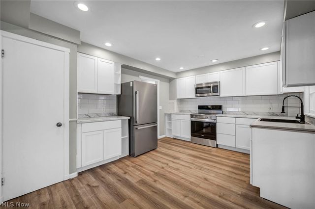 1531 Burlington Road, Cleveland, OH 44118