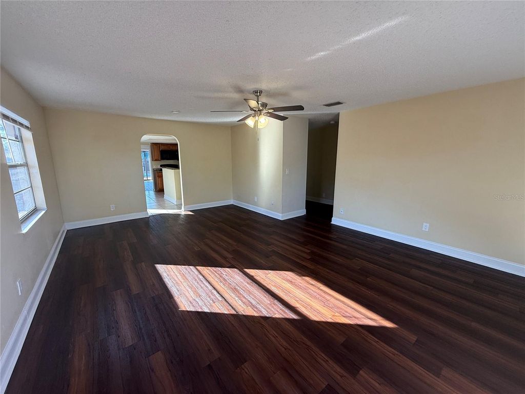 Image 5 of property listing at 2305 26TH AVENUE W, Bradenton, FL 34205