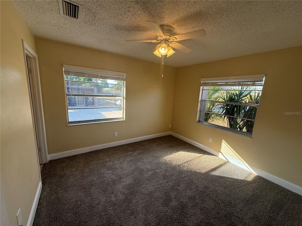 Image 8 of property listing at 2305 26TH AVENUE W, Bradenton, FL 34205