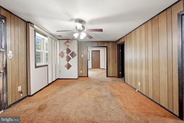 5904 CARVER PL, Falls Church, VA 22041