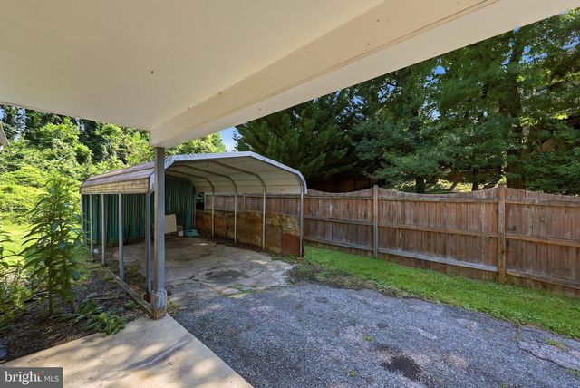 5904 CARVER PL, Falls Church, VA 22041