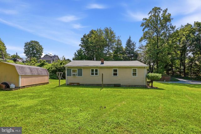 5904 CARVER PL, Falls Church, VA 22041