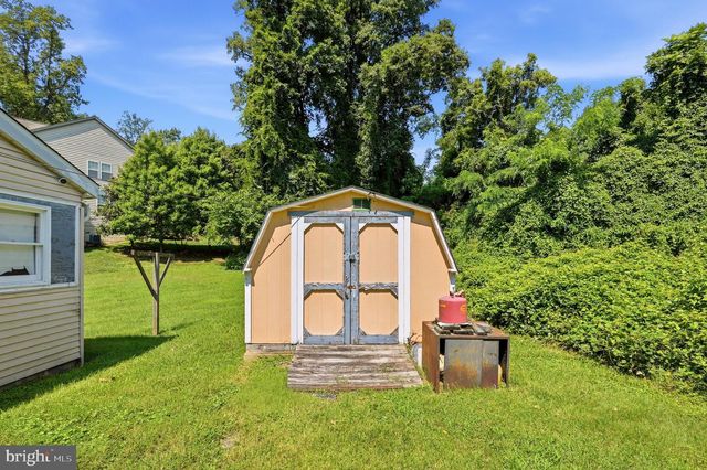 5904 CARVER PL, Falls Church, VA 22041