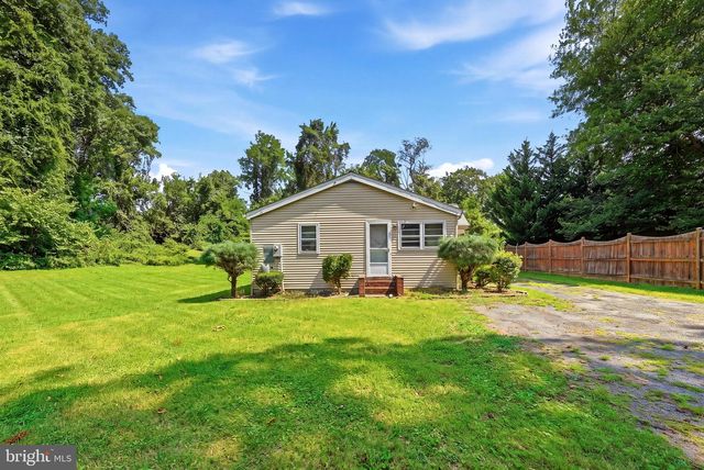 5904 CARVER PL, Falls Church, VA 22041