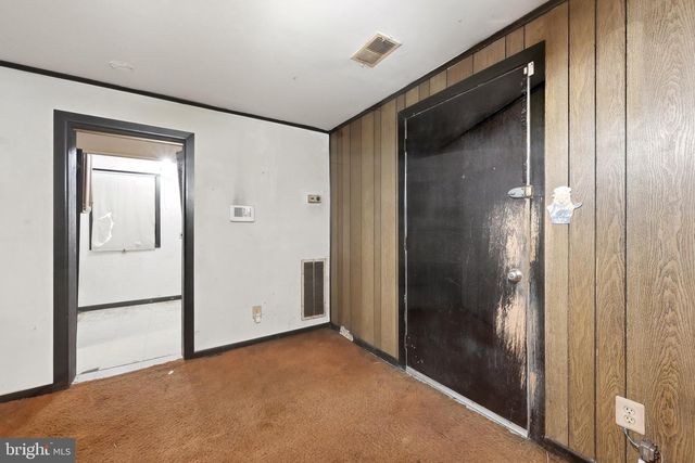 5904 CARVER PL, Falls Church, VA 22041