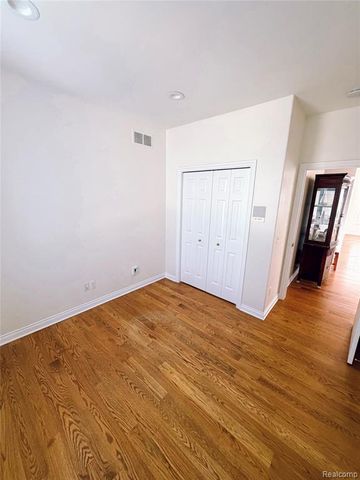 9360 Oakmont Drive, Clarkston, MI 48348