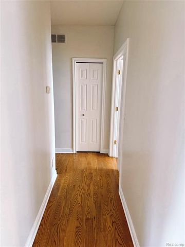 9360 Oakmont Drive, Clarkston, MI 48348