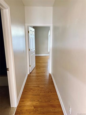 9360 Oakmont Drive, Clarkston, MI 48348