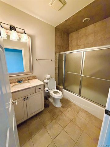 9360 Oakmont Drive, Clarkston, MI 48348