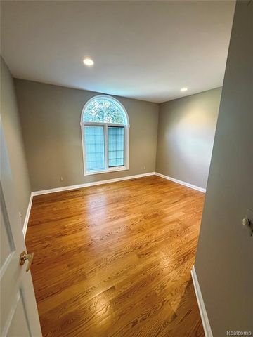 9360 Oakmont Drive, Clarkston, MI 48348
