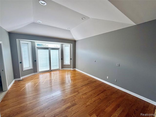 9360 Oakmont Drive, Clarkston, MI 48348