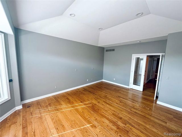9360 Oakmont Drive, Clarkston, MI 48348