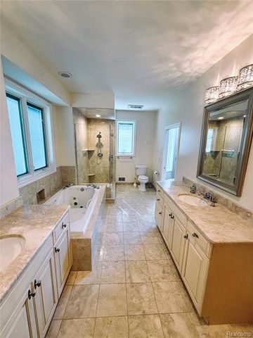 9360 Oakmont Drive, Clarkston, MI 48348