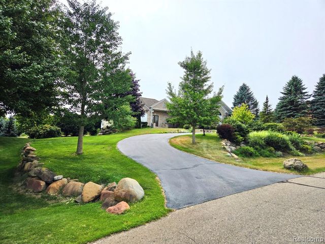 9360 Oakmont Drive, Clarkston, MI 48348