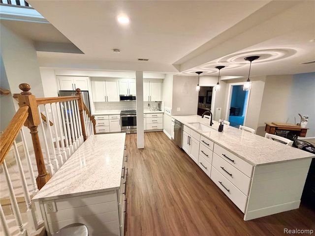 9360 Oakmont Drive, Clarkston, MI 48348