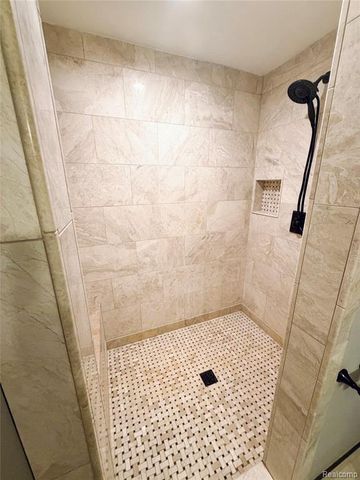 9360 Oakmont Drive, Clarkston, MI 48348