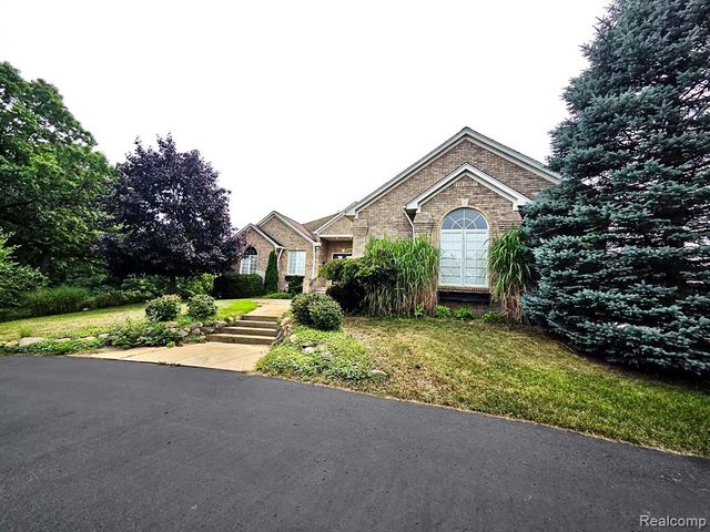 9360 Oakmont Drive, Clarkston, MI 48348