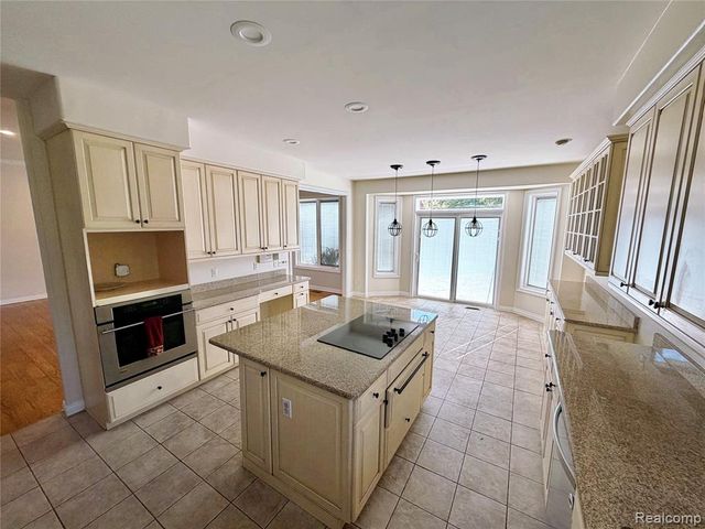 9360 Oakmont Drive, Clarkston, MI 48348