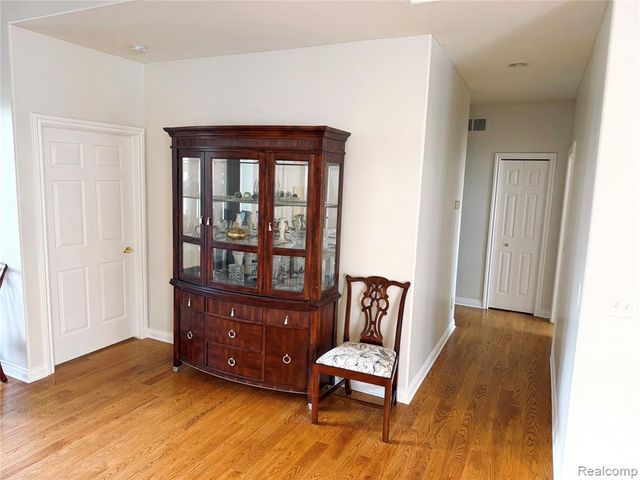 9360 Oakmont Drive, Clarkston, MI 48348