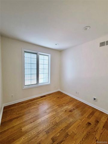 9360 Oakmont Drive, Clarkston, MI 48348