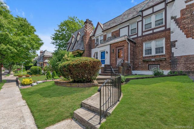 67 Dartmouth Street, Valley Stream, NY 11581