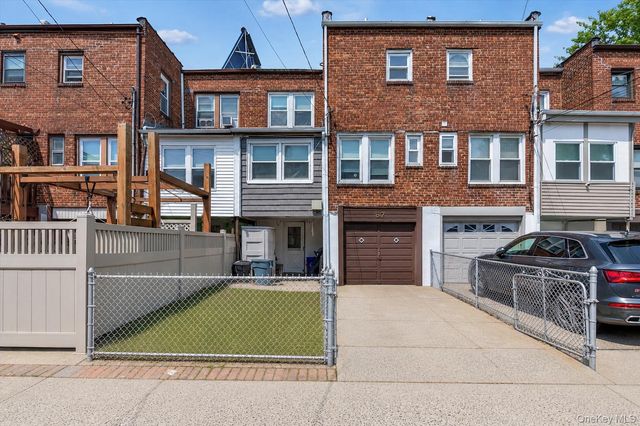 67 Dartmouth Street, Valley Stream, NY 11581