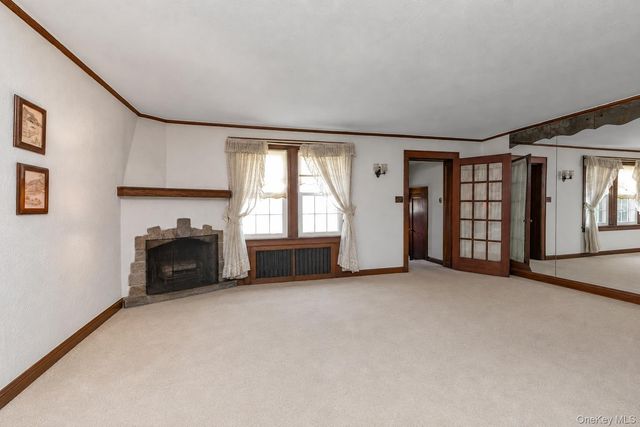 67 Dartmouth Street, Valley Stream, NY 11581