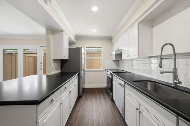 5833 Valley Forge Drive 86, Houston, TX 77057