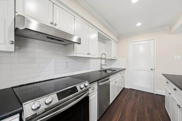 5833 Valley Forge Drive 86, Houston, TX 77057