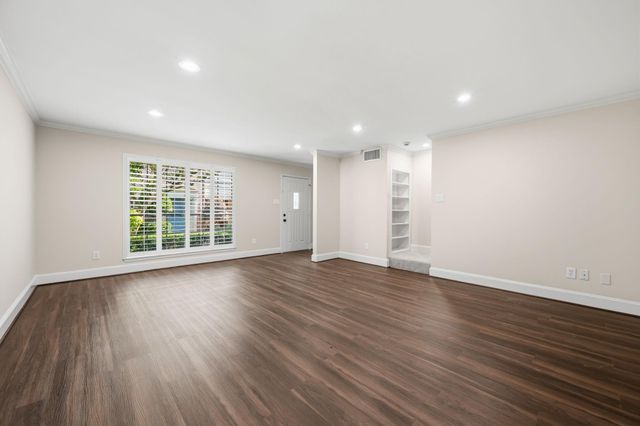 5833 Valley Forge Drive 86, Houston, TX 77057