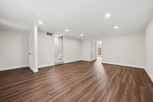 5833 Valley Forge Drive 86, Houston, TX 77057