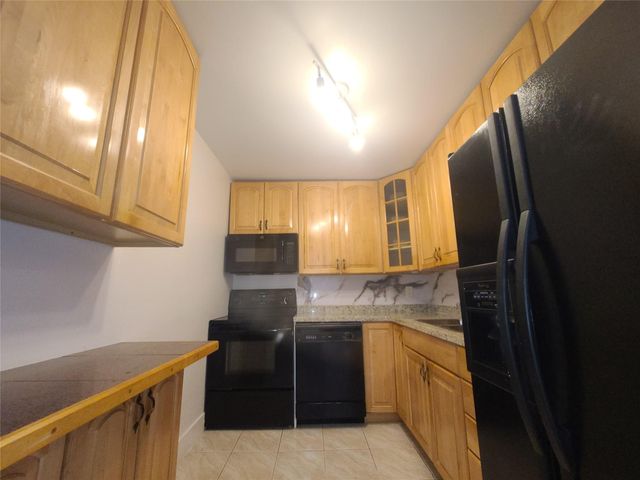 6391 Bay Club Drive 4, Fort Lauderdale, FL 33308