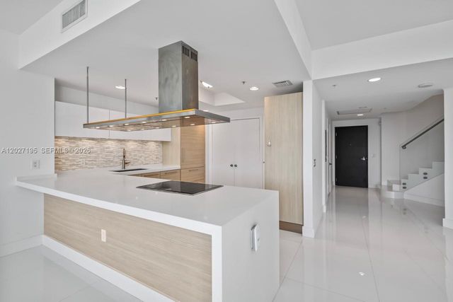17301 Biscayne Boulevard 811, North Miami Beach, FL 33160