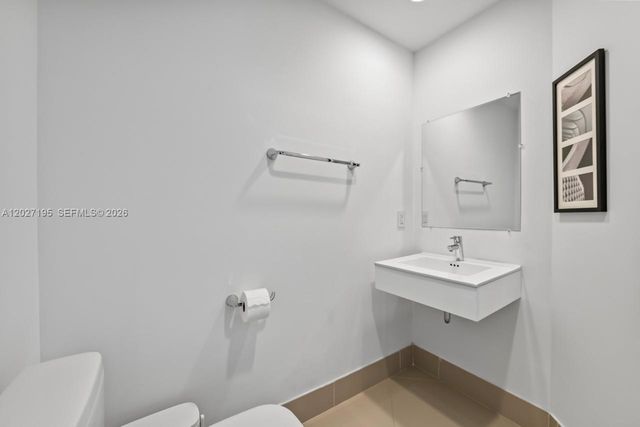 17301 Biscayne Boulevard 811, North Miami Beach, FL 33160