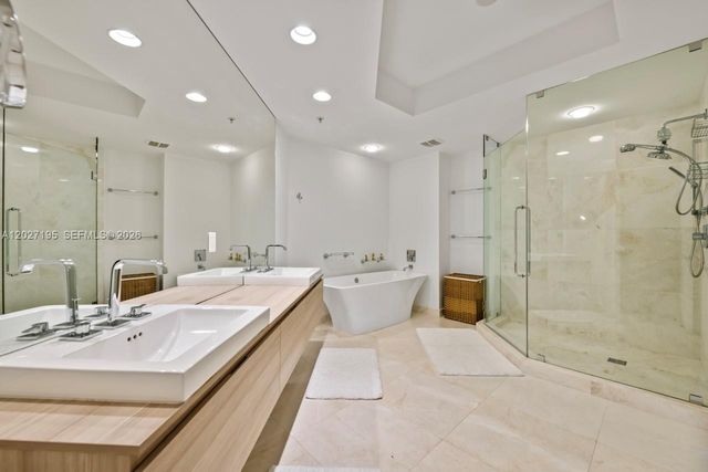 17301 Biscayne Boulevard 811, North Miami Beach, FL 33160