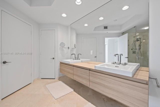 17301 Biscayne Boulevard 811, North Miami Beach, FL 33160