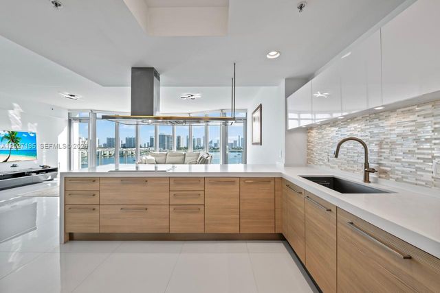 17301 Biscayne Boulevard 811, North Miami Beach, FL 33160