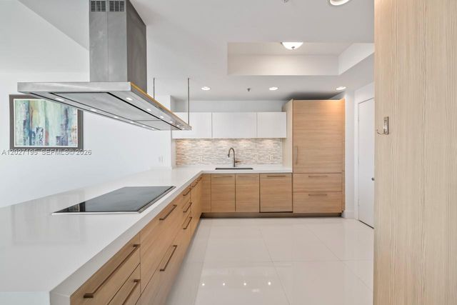 17301 Biscayne Boulevard 811, North Miami Beach, FL 33160