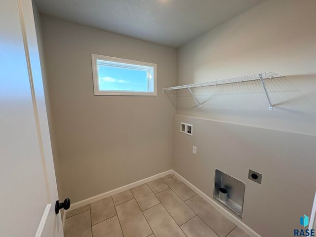 2913 S Copper Creek Ave Avenue, Sioux Falls, SD 57110