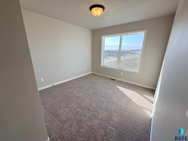 2913 S Copper Creek Ave Avenue, Sioux Falls, SD 57110