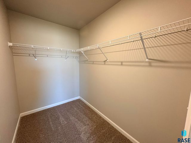 2913 S Copper Creek Ave Avenue, Sioux Falls, SD 57110