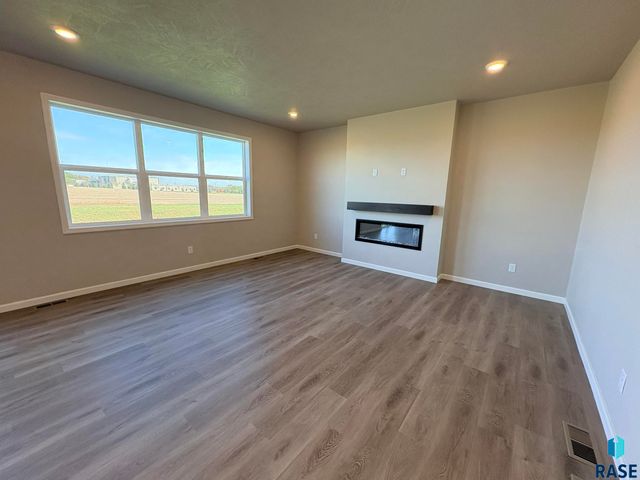 2913 S Copper Creek Ave Avenue, Sioux Falls, SD 57110