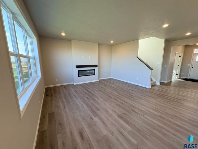 2913 S Copper Creek Ave Avenue, Sioux Falls, SD 57110